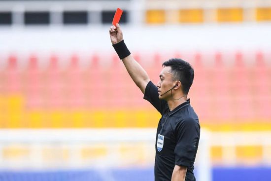 并且由于年龄原因，他可以签署一份更长的合同，这意味着费用可以在更长的时间内摊销。